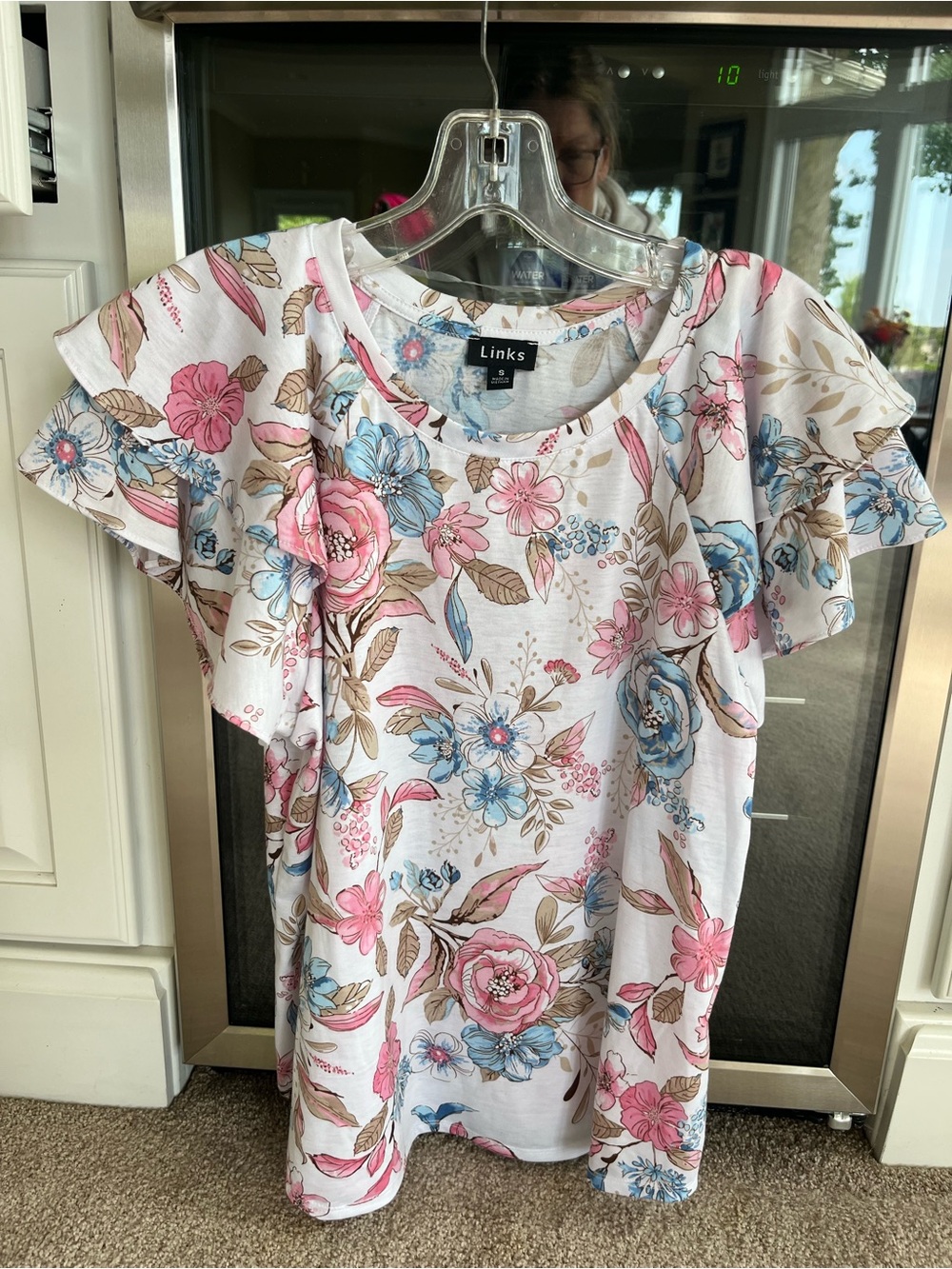Link Floral Ruffle Sleeve Top White Pink & Blue Flowers. Brand New size Small
